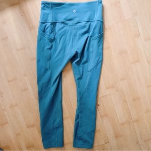 Lululemon blue cropped 32” leggings Size 6